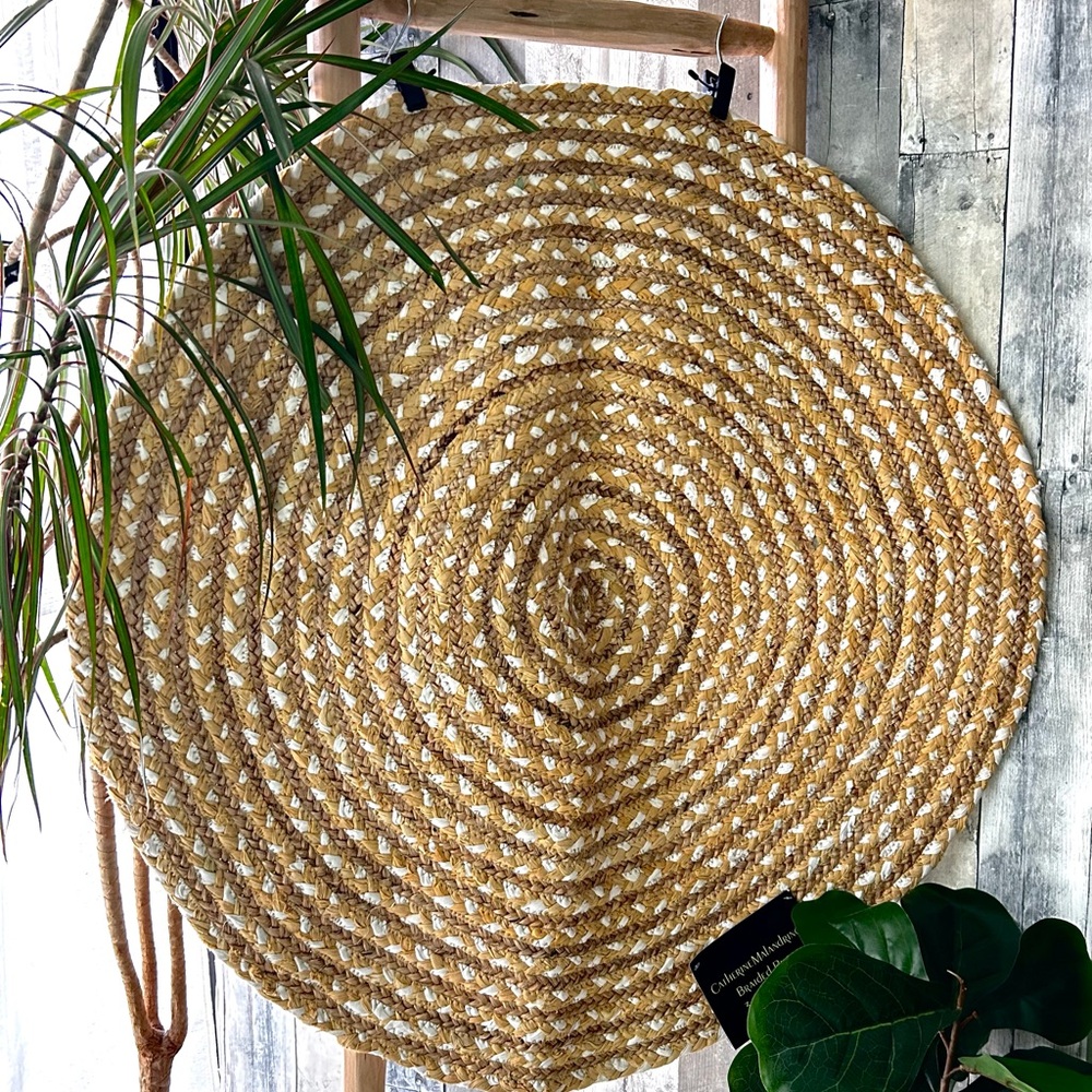 🌴Catherine Malandrino Braided Boho Rug in White and Khaki